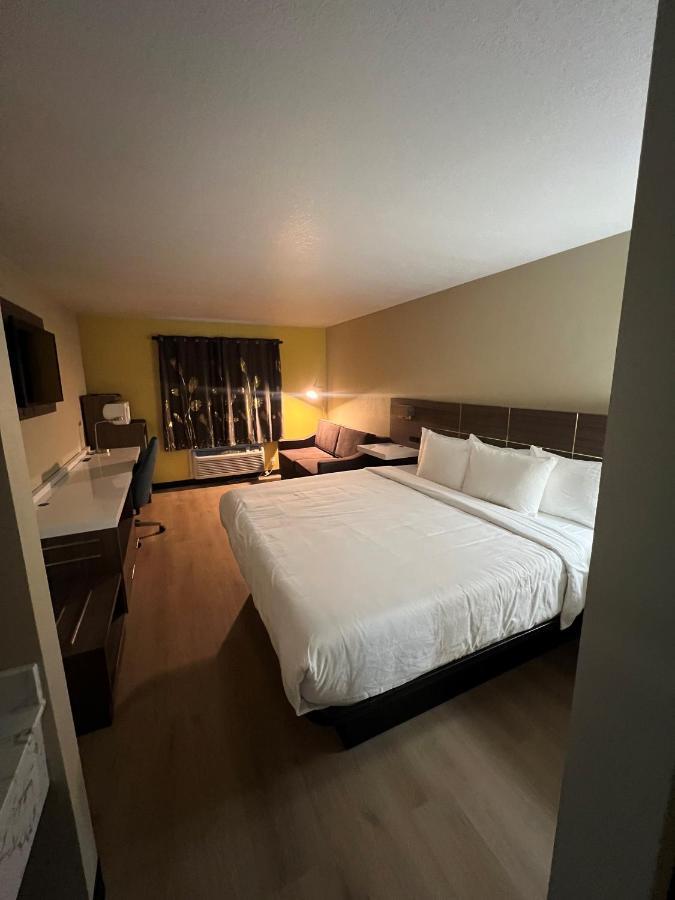Quality Inn & Suites 윌로즈 외부 사진
